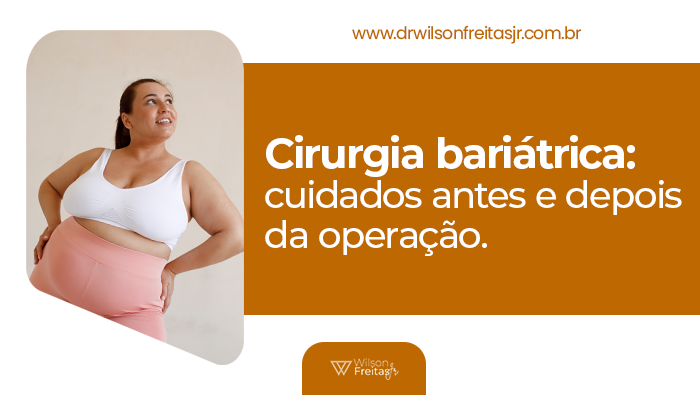 Mulher sorridente em roupa de ginástica, com top branco e calça rosa, posa confiante de mãos na cintura olhando para cima.